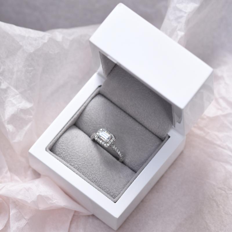 Zásnubní prsten s emerald diamantem 