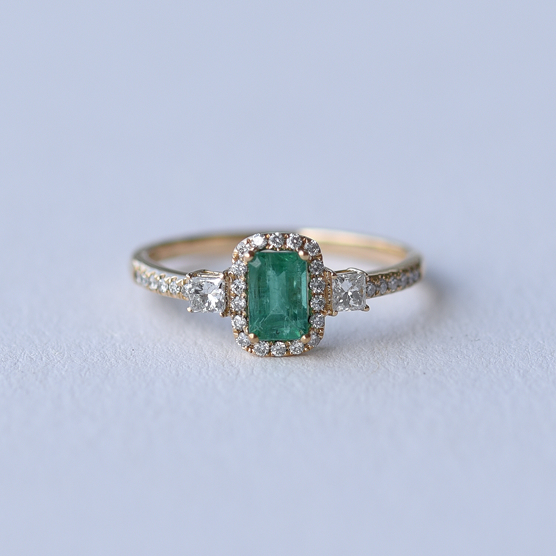 Zlatý prsten s emerald smaragdem a diamanty Dery 61890