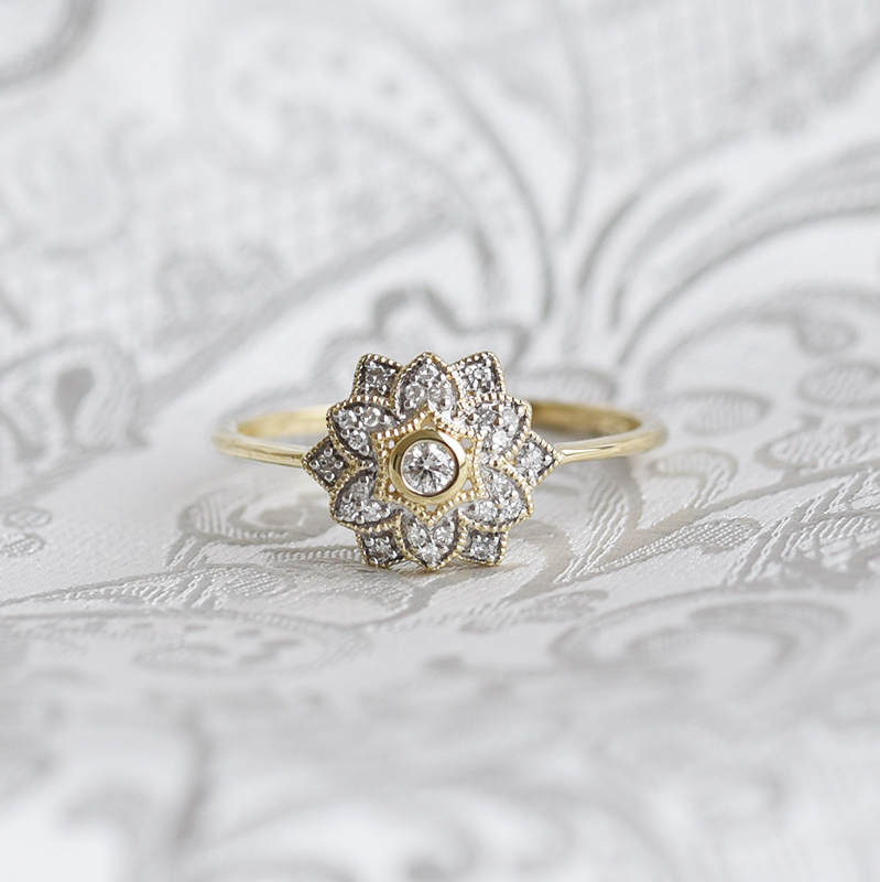 Prsten s květinou z diamantů 64270