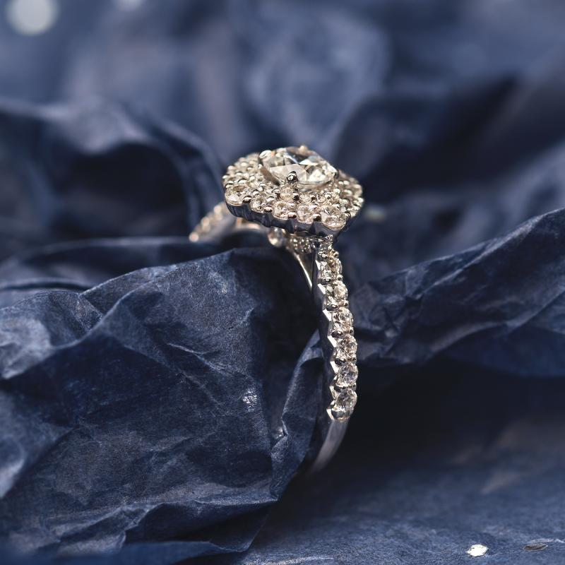 Zlatý diamantový zásnubní prsten 