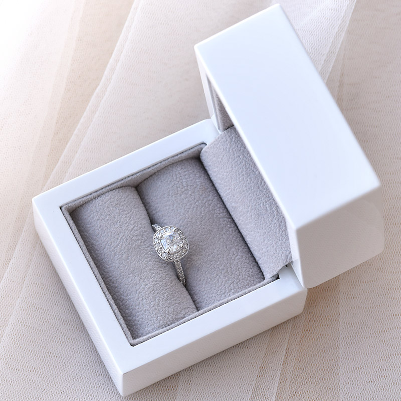 Prsten v halo stylu s diamanty 69450