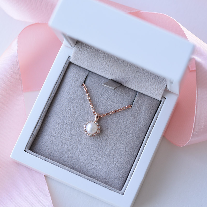 Pozlacený náhrdelník s perlou