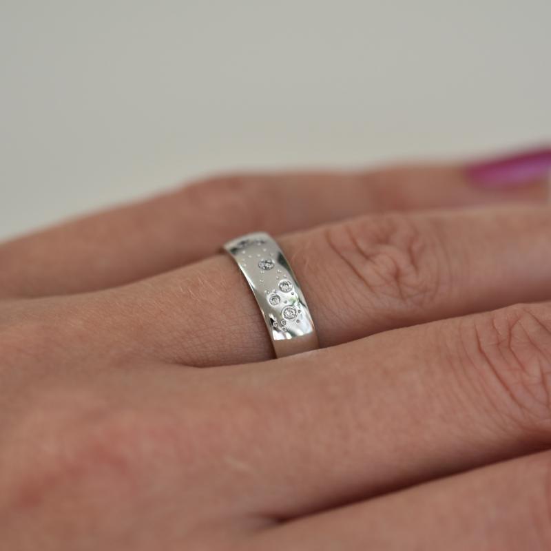 Platinové snubní prsteny s diamanty 76460