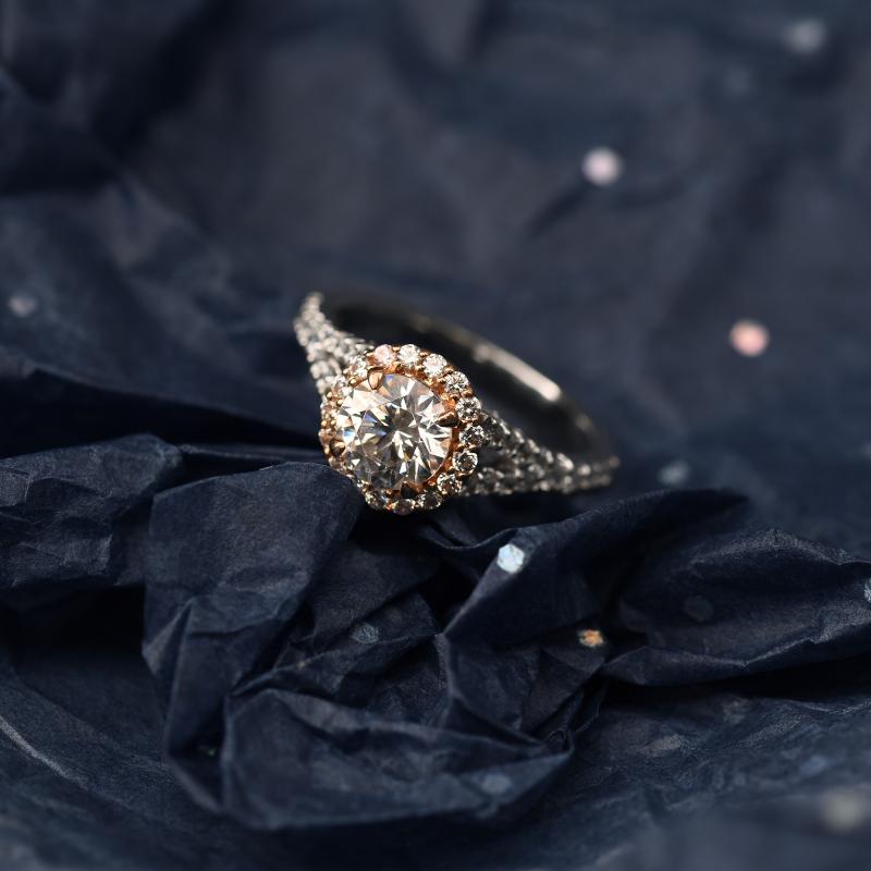 Zlatý zásnubní prsten v halo stylu s diamanty 79410