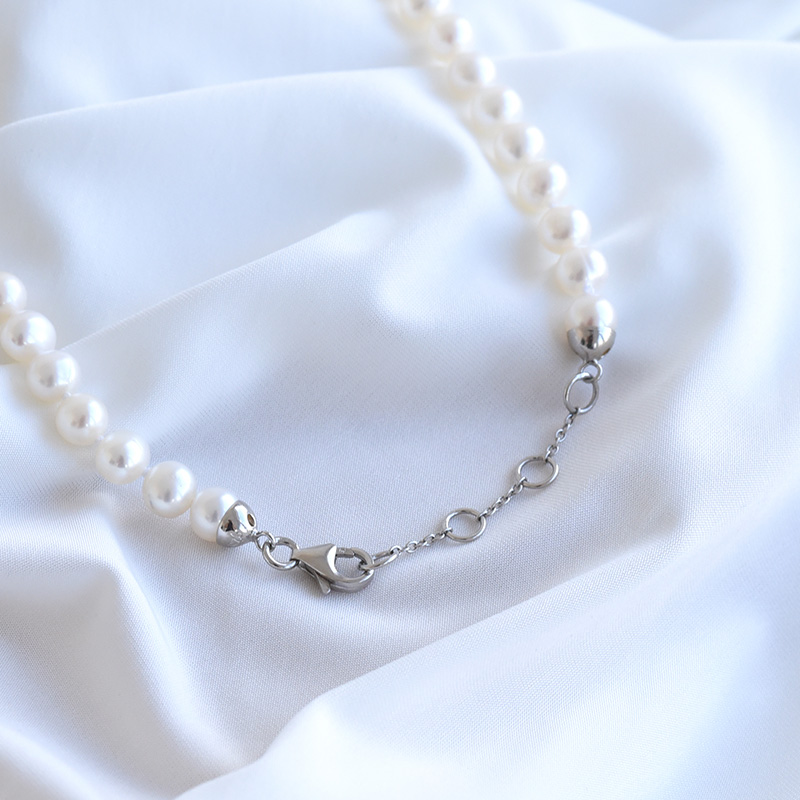 Decentní stříbrný perlový náhrdelník 83480