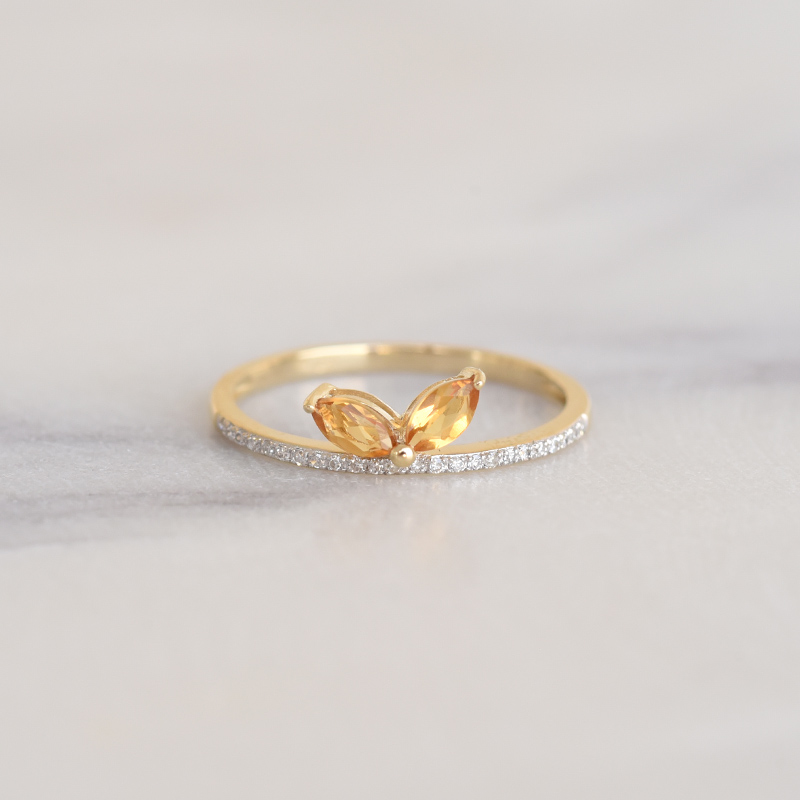Originální zlatý prsten s citríny ve tvaru mašličky