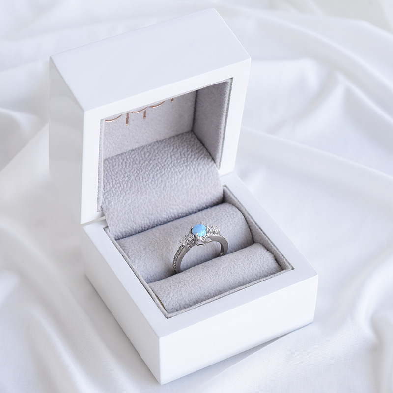 Stříbrný opálový prsten