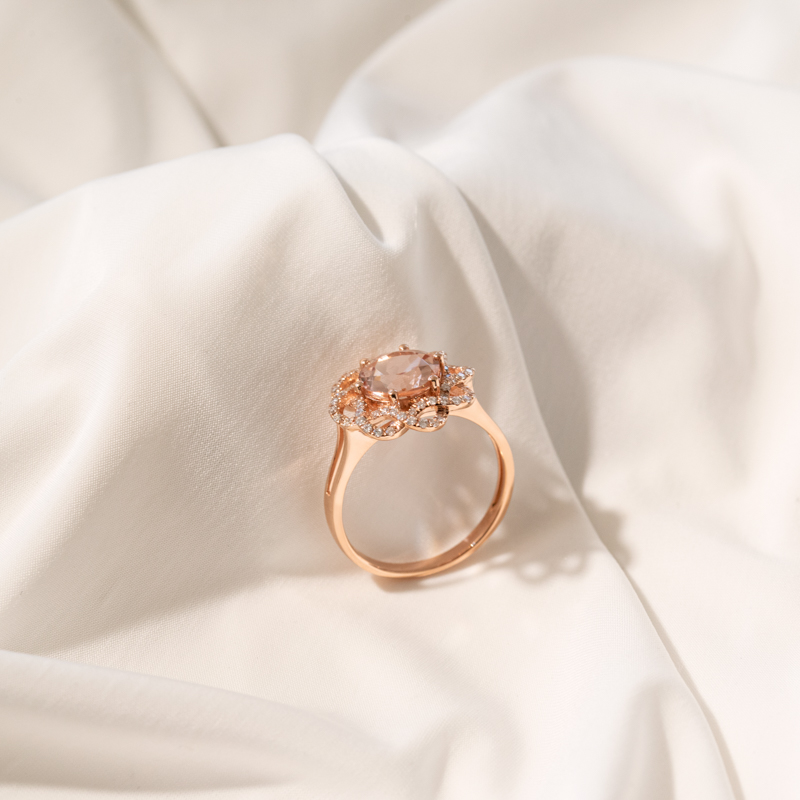Zlatý prsten s morganitem a diamanty Mahati 102101