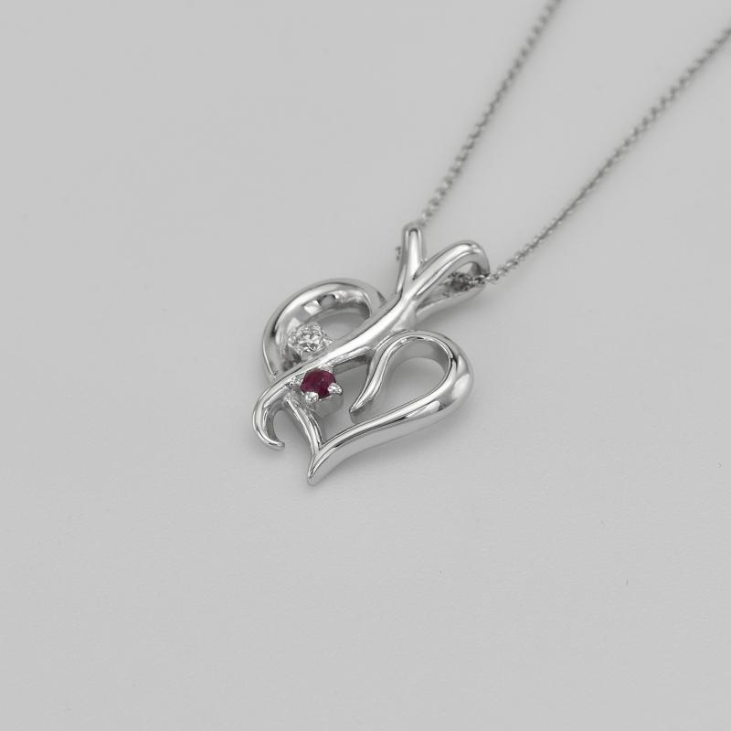 Stříbrný přívěsek ve tvaru srdce s rubínem a diamantem Mylah 103311