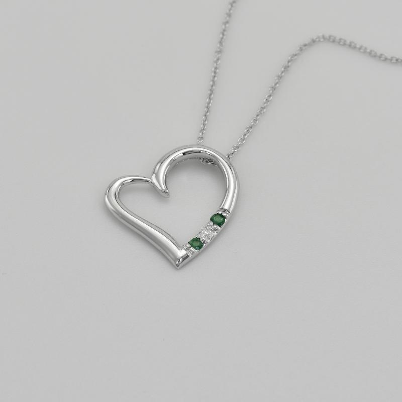 Stříbrný přívěsek srdce se smaragdy a diamantem Ritik 103581
