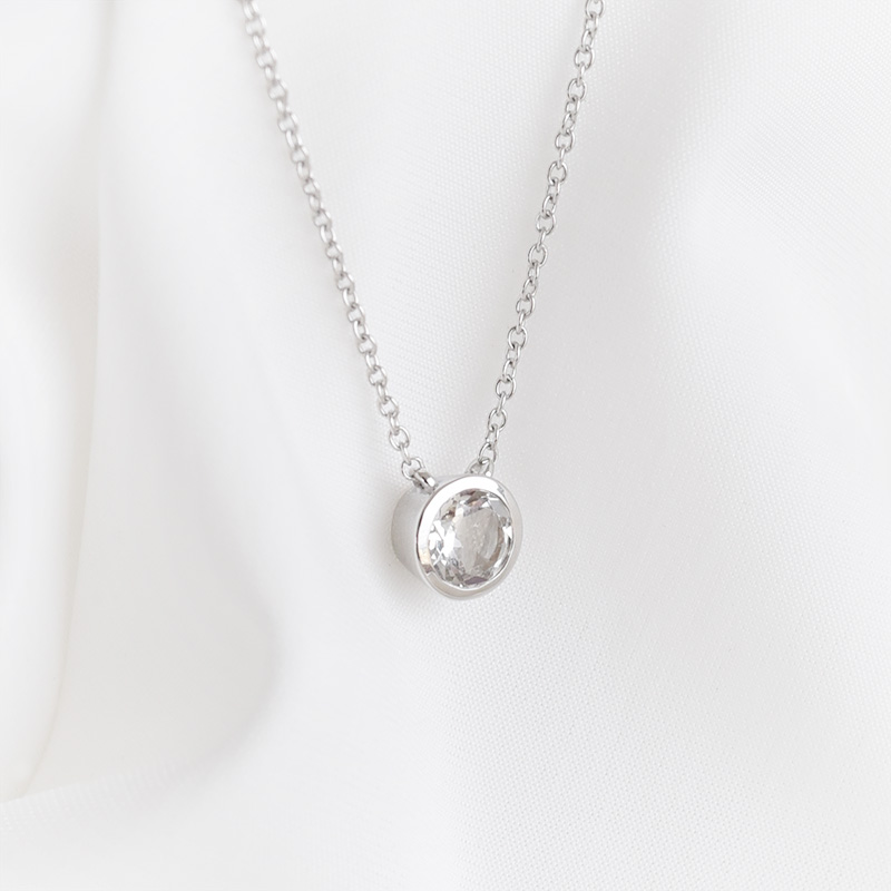 Stříbrný náhrdelník s bílým topazem Vanesa 103811