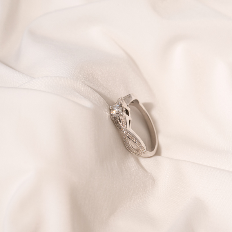 Luxusní zásnubní prsten s lab-grown diamanty Frankie 106801