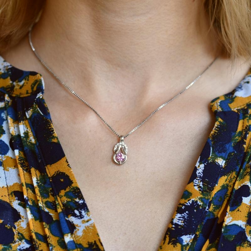 Stříbrný náhrdelník s růžovým safírem 109241