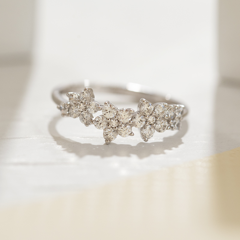 Květinový prsten s diamanty Juliet 110381