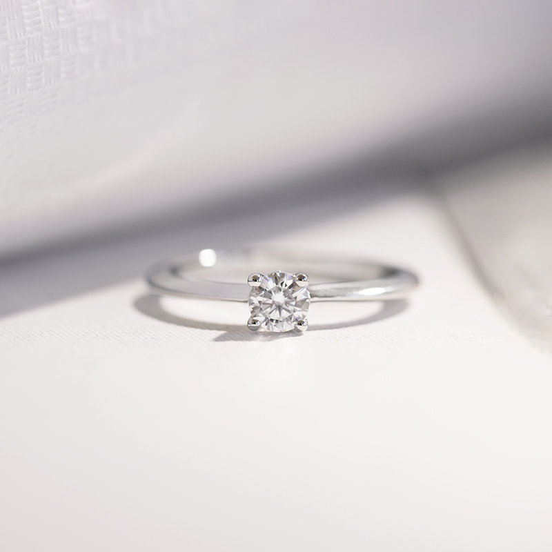 Elegantní zásnubní prsten s diamanty Nixon 111431