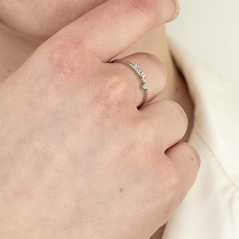 Minimalistický prsten se třemi drahokamy dle vašeho výběru Idalia 119801