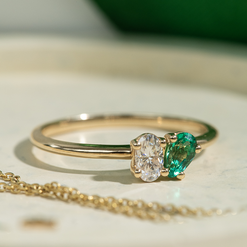 Zásnubní prsten Toi et Moi se smaragdem a moissanitem Philip 120351
