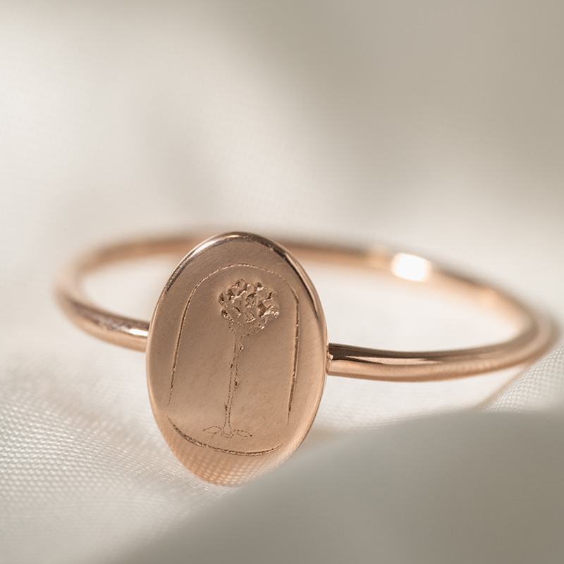Stříbrný oválný prsten s gravírem růže Malý princ 120551