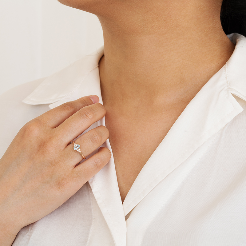 Elegantní prsten s akvamarínem a diamanty Sheldo 121311