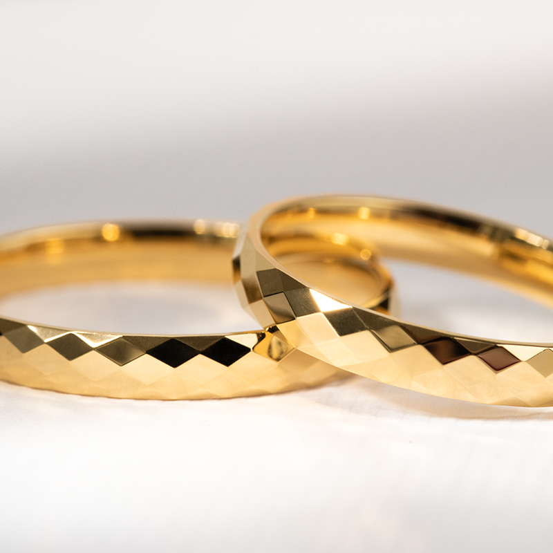 Zlaté snubní prsteny se vzorem Julito 121751