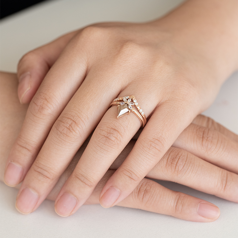 Vykrojený snubní prsten s lab-grown diamanty Patya 122671