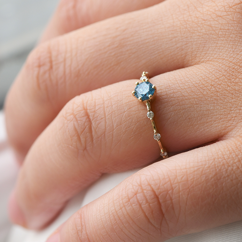 Prsten s certifikovaným fancy blue lab-grown diamantem a lab-grown diamanty Imelda 122831