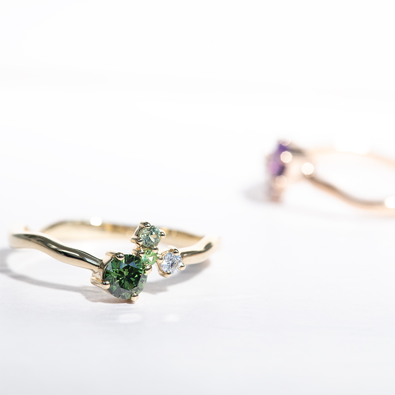 Cluster prsten se zeleným diamantem a drahokamy Roche 124231