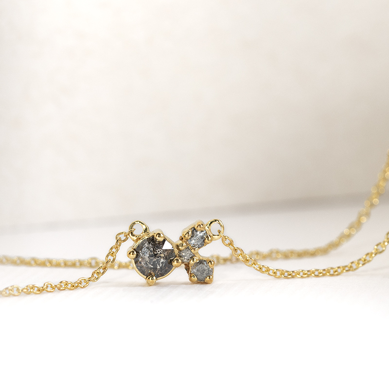 Stříbrný cluster náhrdelník se salt and pepper diamanty Millie 126001