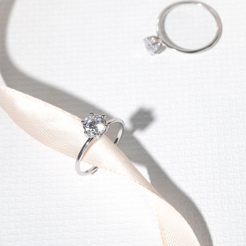 Zdobený zásnubní prsten s lab-grown diamanty Donia 127521
