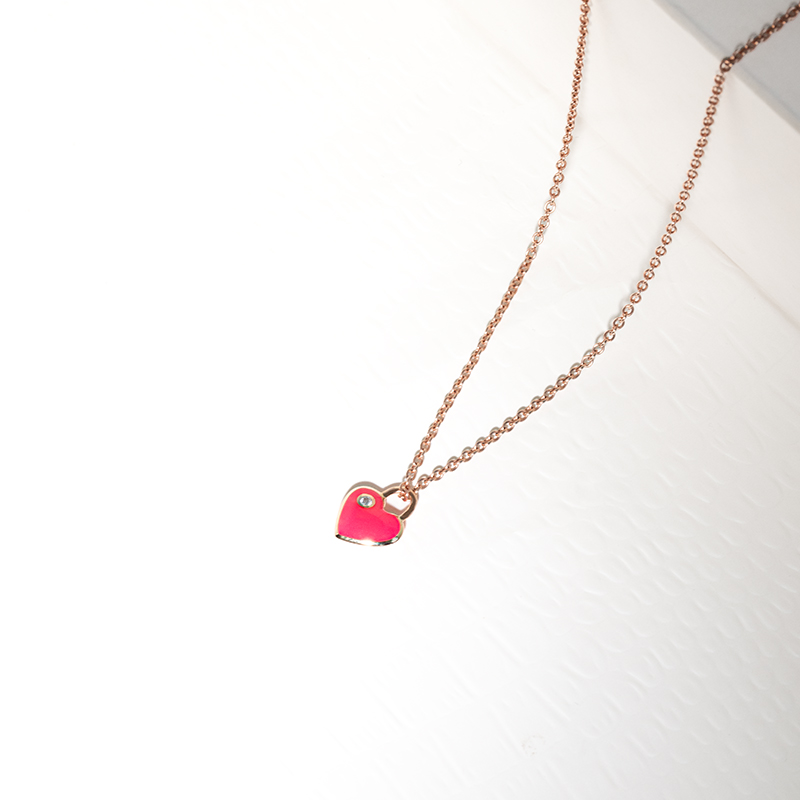 Růžový keramický přívěsek ve tvaru srdce s diamantem Dafni 127601