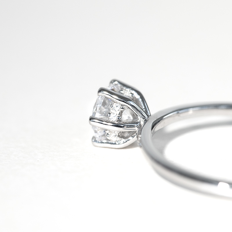 Zdobený zásnubní prsten s lab-grown diamanty Donia 127621