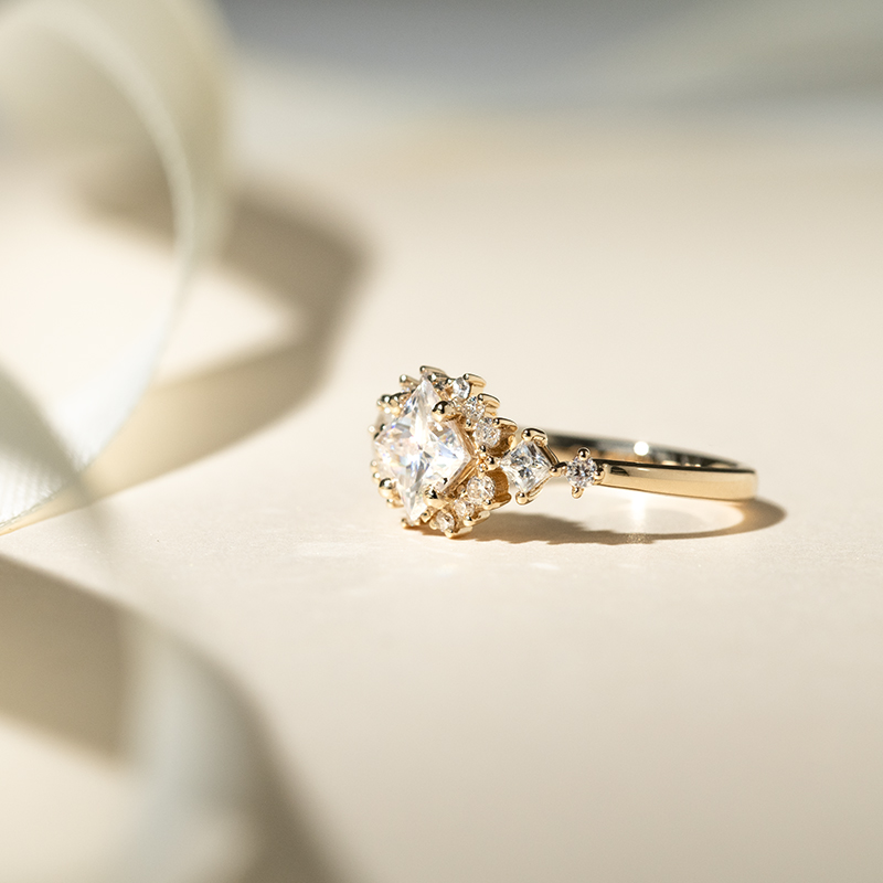 Zásnubní prsten s princess certifikovaným lab-grown diamantem Medrie 130681