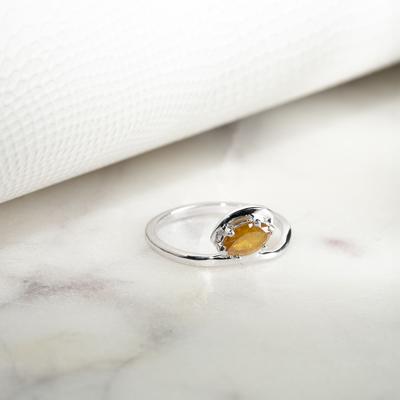 Atypický zlatý prsten s marquise salt and pepper diamantem Tulio 132101