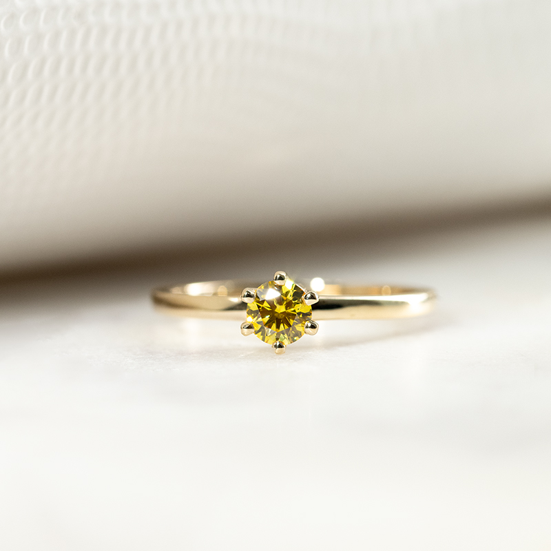 Zásnubní prsten s 0.3ct IGI certifikovaným lab-grown fancy žlutým diamantem Rabby 132471