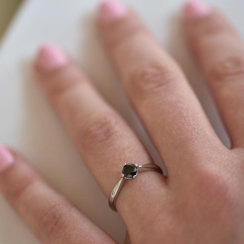 Zásnubní prsten s černým diamantem Owyna