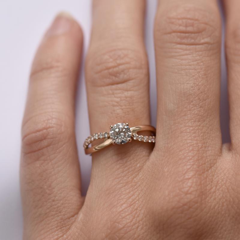 Zásnubní prsten s diamanty Sashy