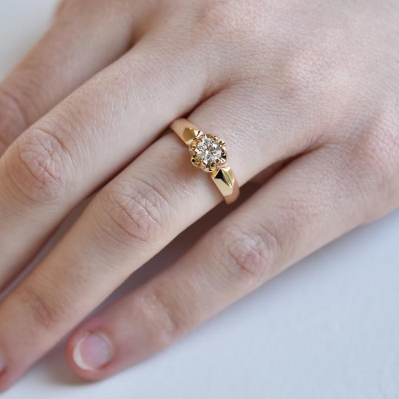 Zásnubní prsten s moissanitem Lupita