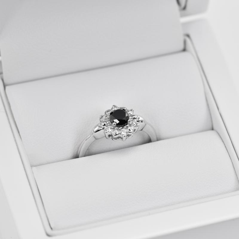 Zásnubní prsten s černým diamantem