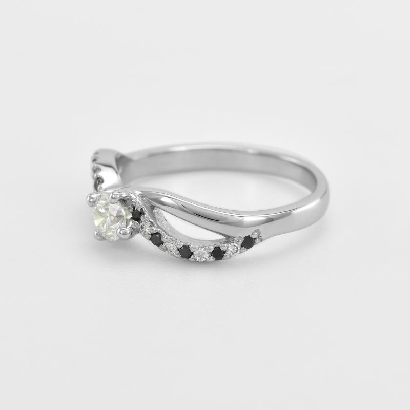 Zásnubní platinový prsten s bílými a černými diamanty