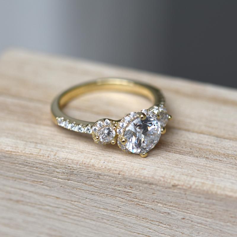 Zásnubní prsten s diamanty a moissanity 48741