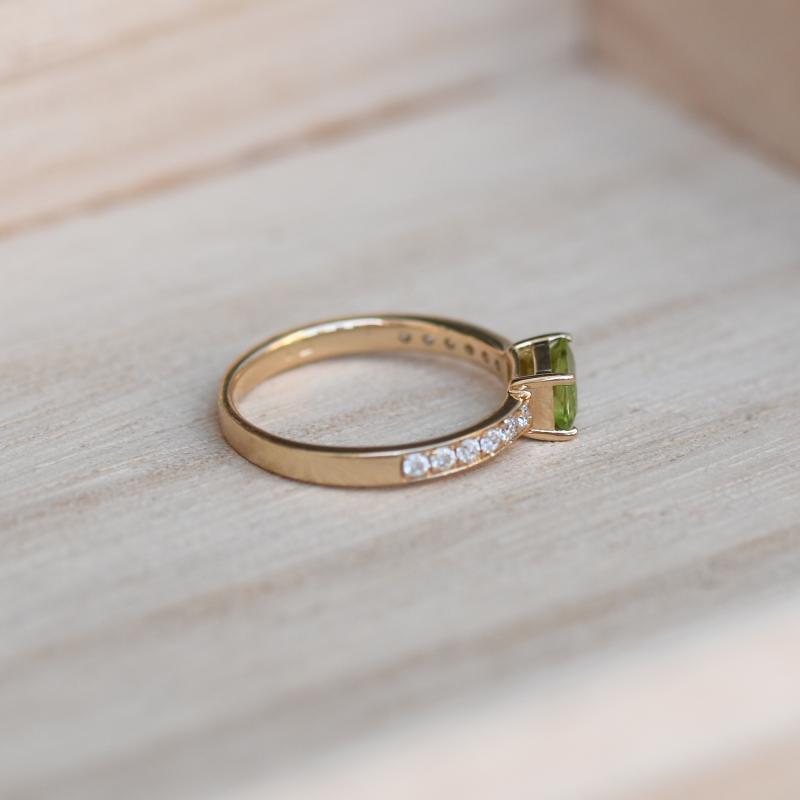 Zásnubní prsten s olivínem 