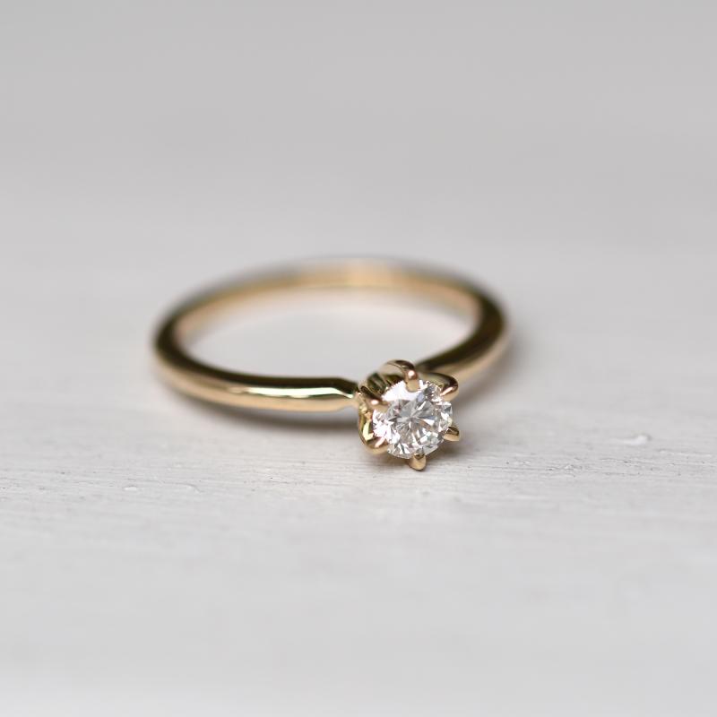 Zlatý prsten s certifikovaným diamantem