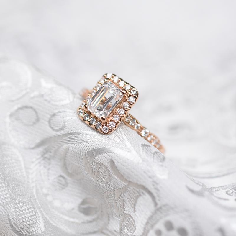 Zásnubní prsten s diamantem 49611