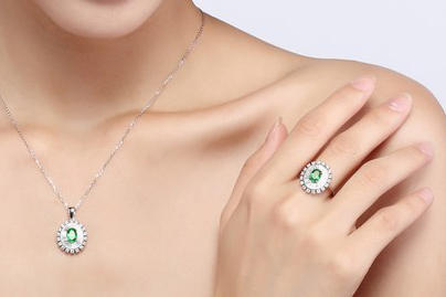 Sada šperků z bílého zlata se smaragdy a diamanty 5101