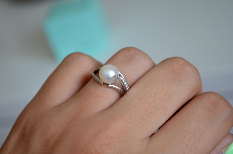 Stříbrný prsten s perlou 6021