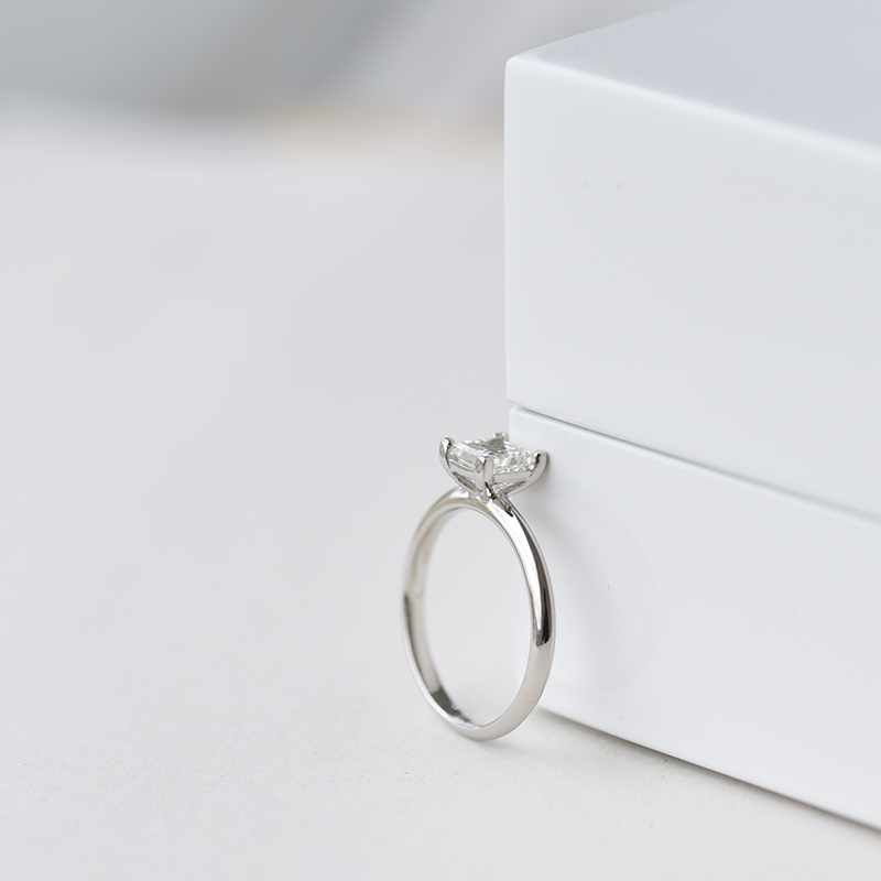 Zásnubní prsten s diamantem 63001