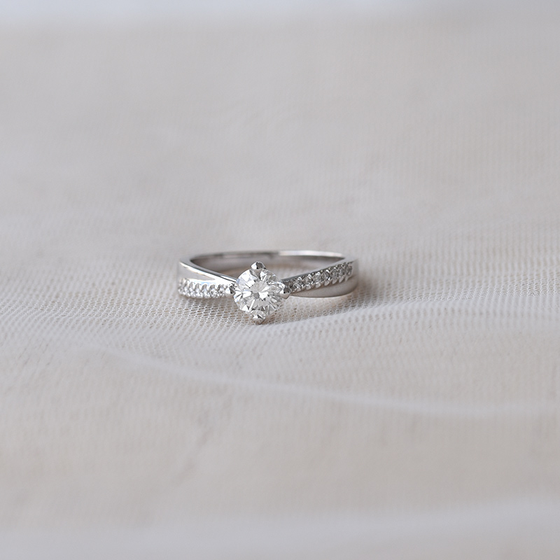 Zásnubní prsten s diamanty 65331