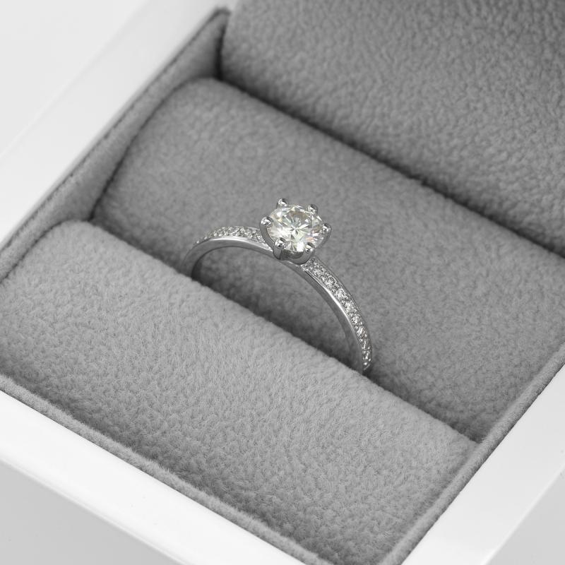 Zásnubní prsten s diamanty 