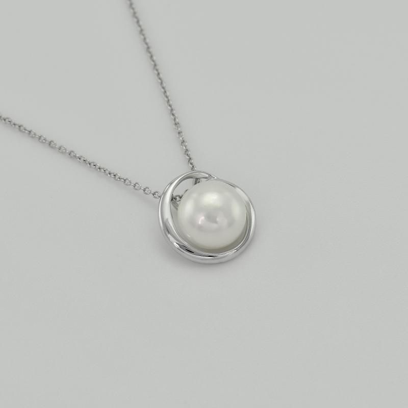 Stříbrný náhrdelník s perlou a diamantmi 70091