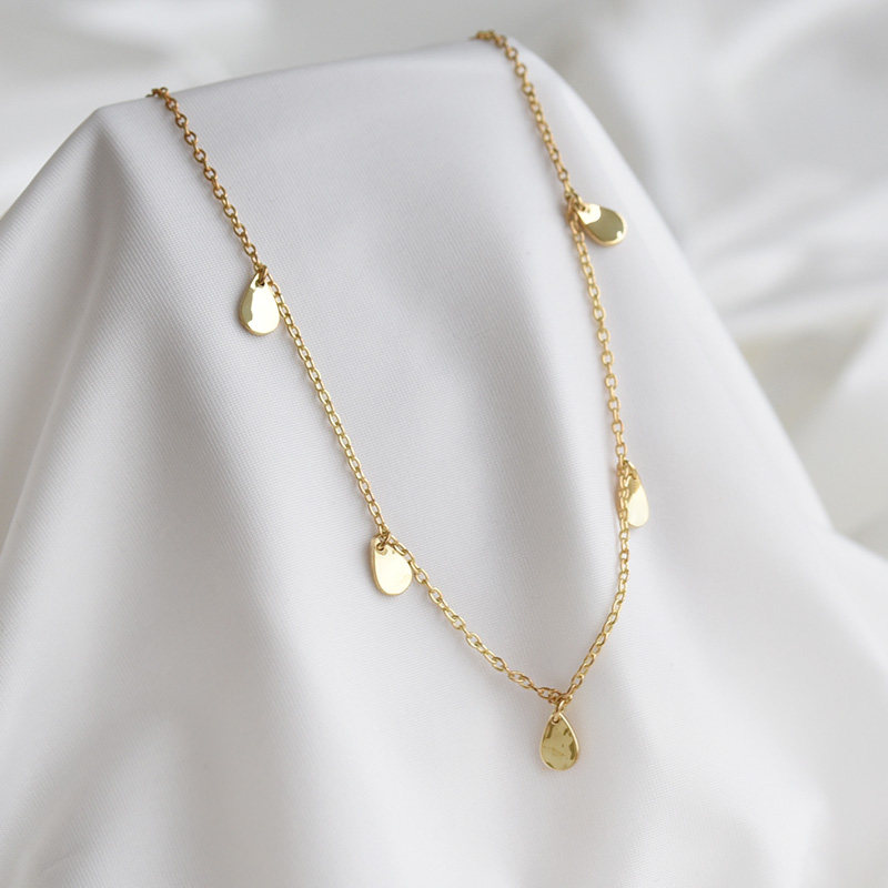Stříbrný náhrdelník s drobnými kapkami Lucie 82101